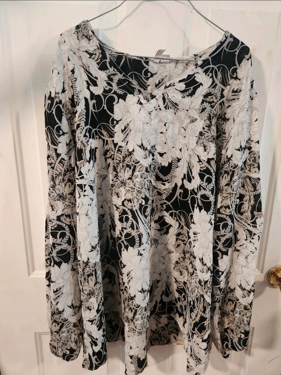 Cato Tops - Cato Black and White Floral V-Neck Long-Sleeve Top